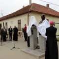 A száz éve vértanúhalált halt Kósa József és Hornyik Károly szobrát avatták fel Jászkarajenőn
