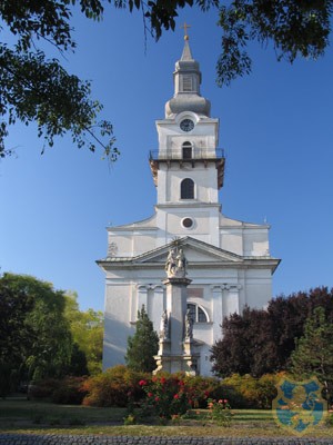 Szent Kereszt templom a Kossuth téren